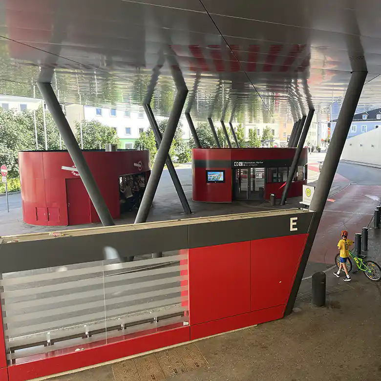 2 / 10: Busbahnhof in Attnang-Puchheim (Oberösterreich)