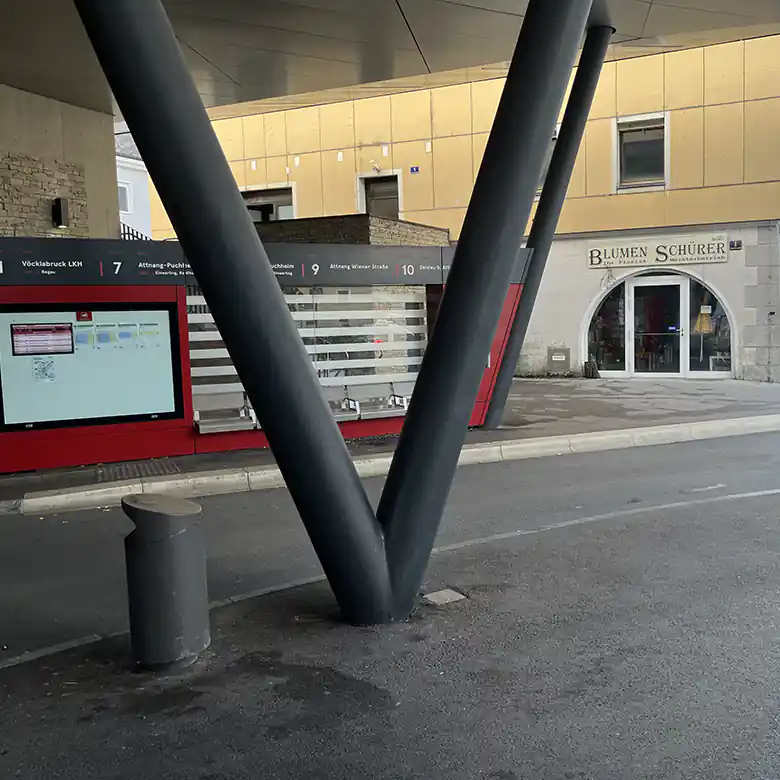 5 / 10: Busbahnhof in Attnang-Puchheim (Oberösterreich)