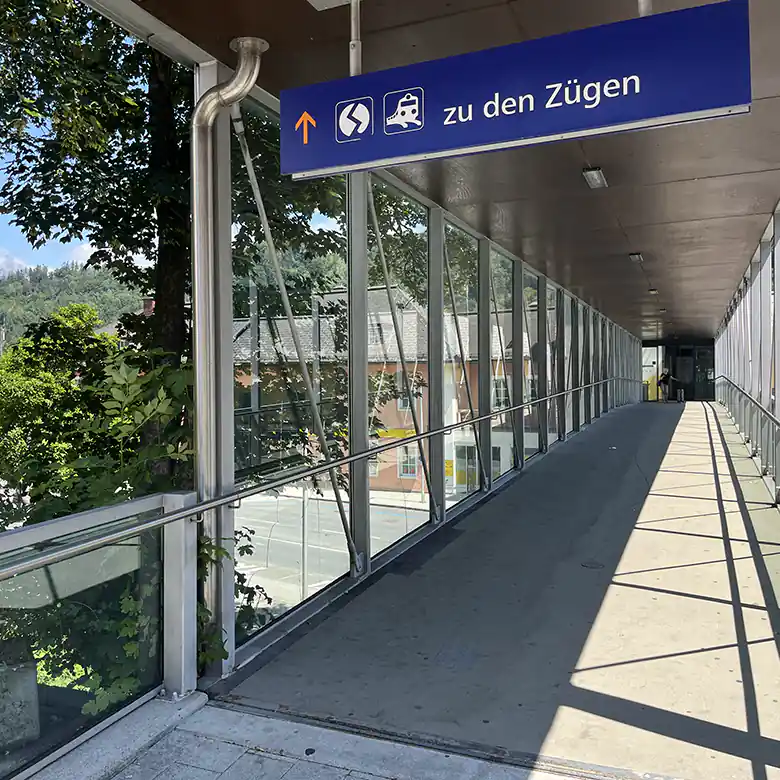 1 / 33: Bahnhof Bischofshofen im Pongau