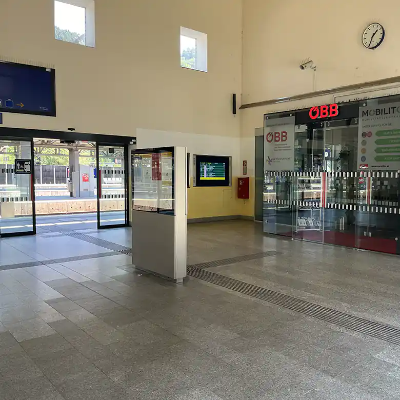 12 / 33: Bahnhof Bischofshofen im Pongau
