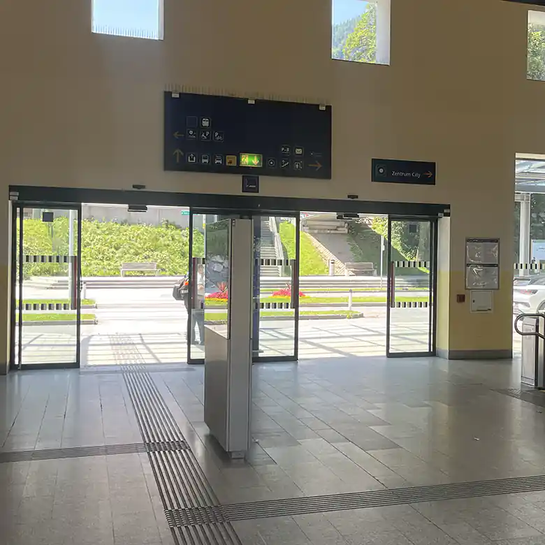 18 / 33: Bahnhof Bischofshofen im Pongau