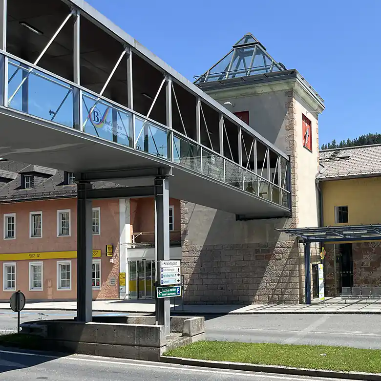 2 / 33: Bahnhof Bischofshofen im Pongau