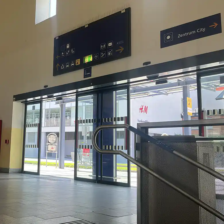 20 / 33: Bahnhof Bischofshofen im Pongau