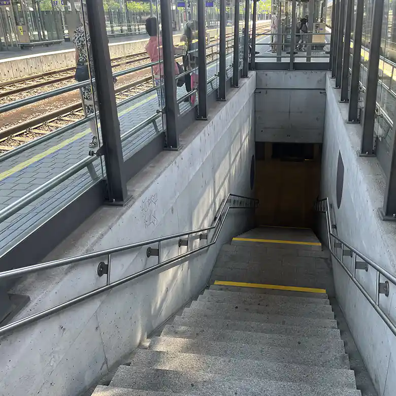 31 / 33: Bahnhof Bischofshofen im Pongau