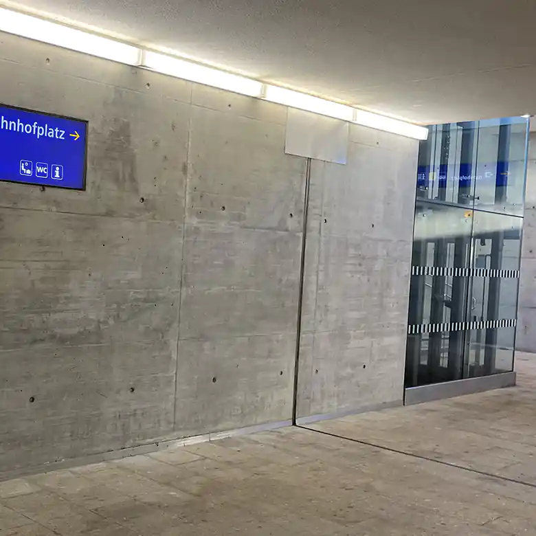 17 / 40: Bahnhof Bruck an der Leitha (Burgenland)