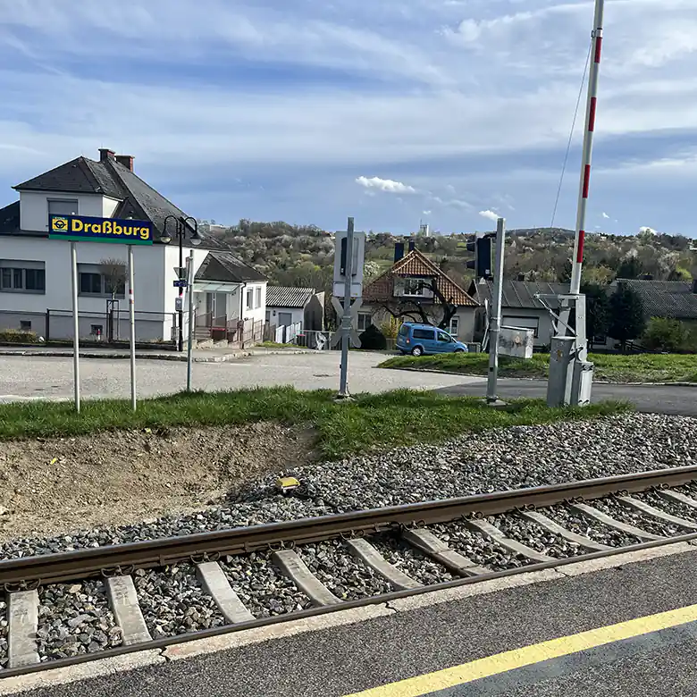 2 / 8: Der Bahnhof Draßburg im Burgenland in Bildern