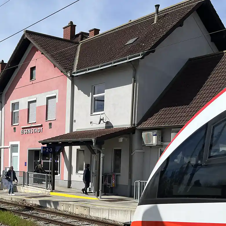 4 / 16: Bahnhof Eisenstadt im Burgenland 4 / 16: Bahnhof Eisenstadt im Burgenland