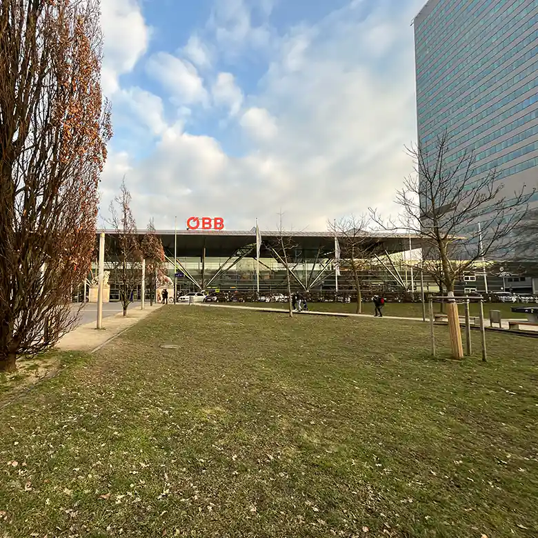 1 / 23: Linz Hauptbahnhof (Oberösterreich)