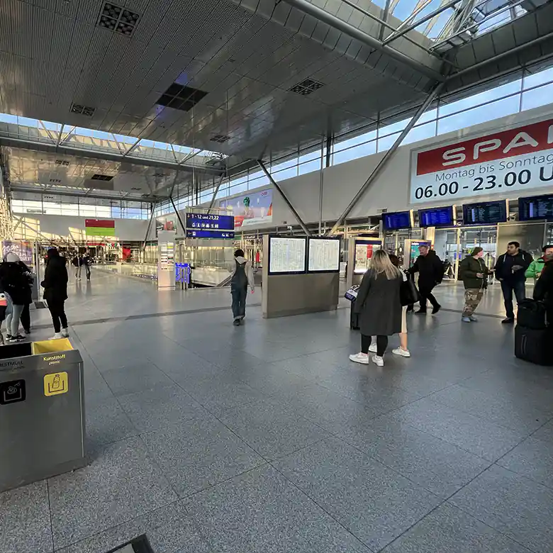 17 / 23: Linz Hauptbahnhof (Oberösterreich)