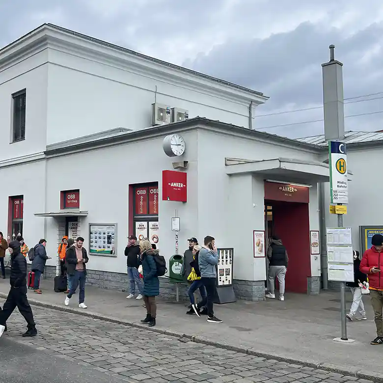 13 / 14: Fotos vom Bahnhof Mödling