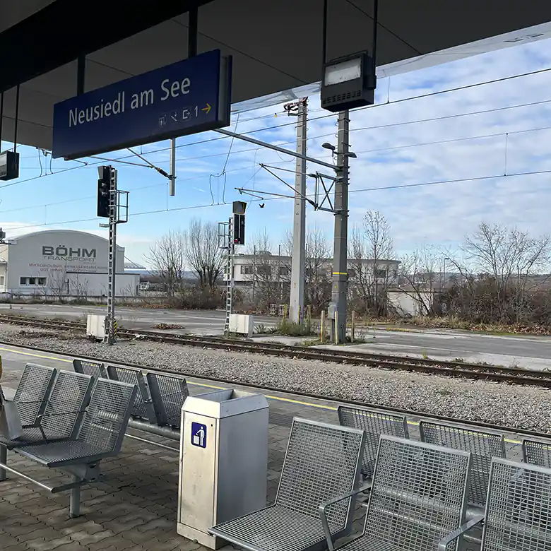 13 / 16: Bahnhof Neusiedl am See 13 / 16: Bahnhof Neusiedl am See