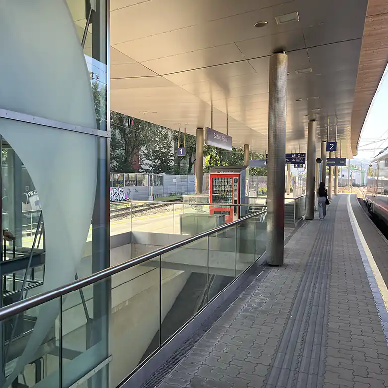 1 / 7: Bahnhof Salzburg Aiglhof
