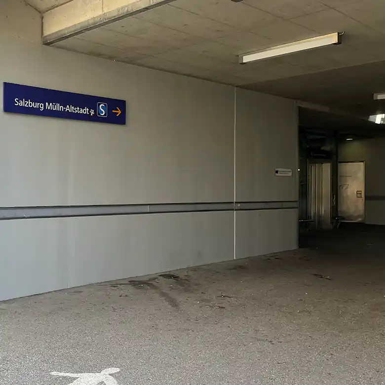 2 / 8: Bahnhof Salzburg Altstadt / Mülln