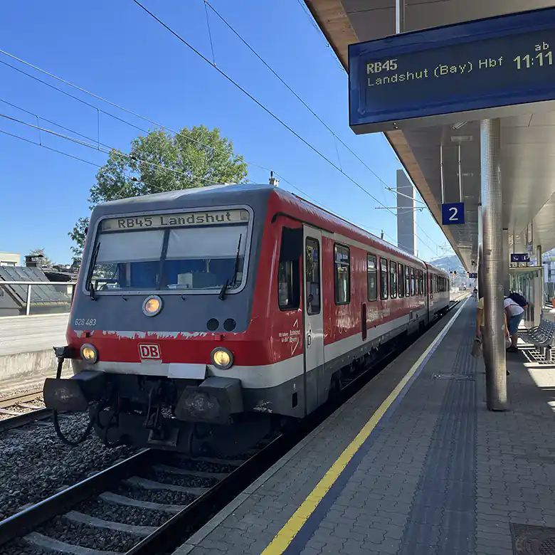 3 / 8: Bahnhof Salzburg Altstadt / Mülln
