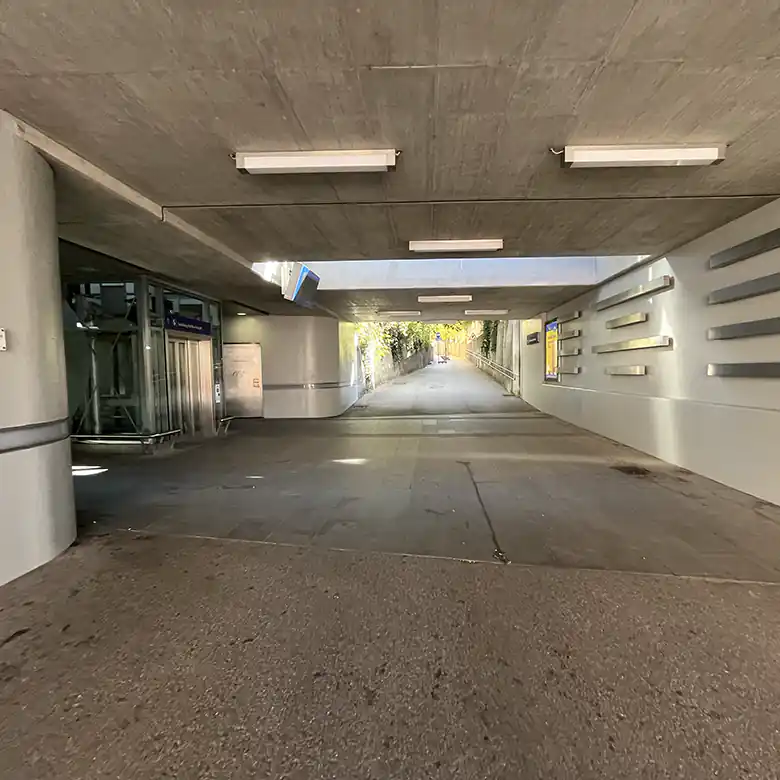 4 / 8: Bahnhof Salzburg Altstadt / Mülln