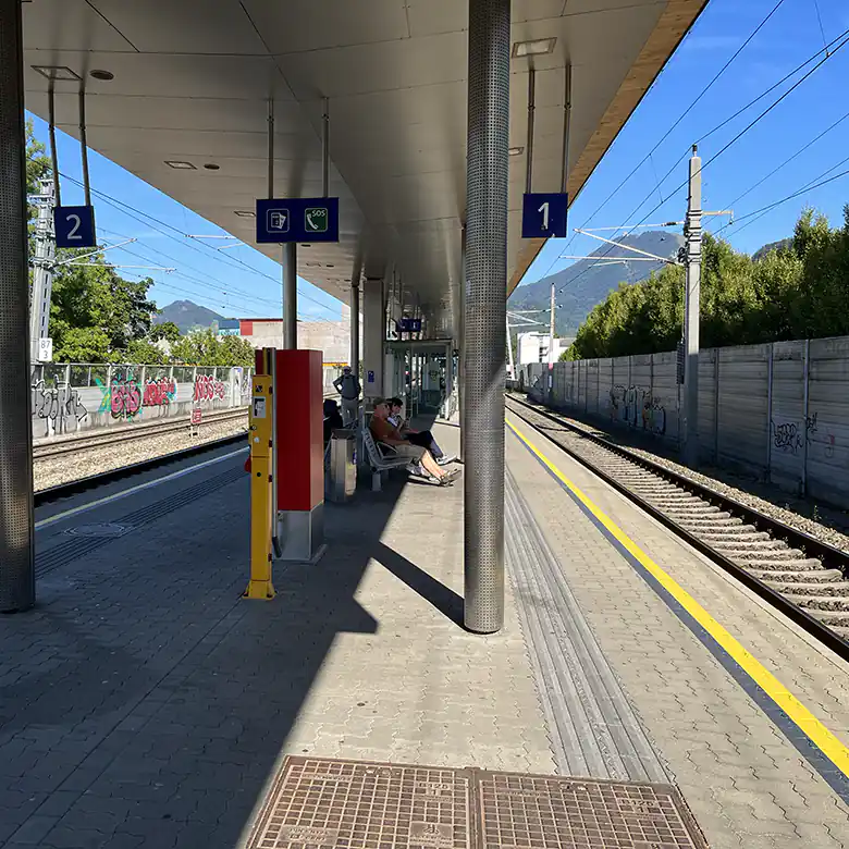 6 / 8: Bahnhof Salzburg Altstadt / Mülln
