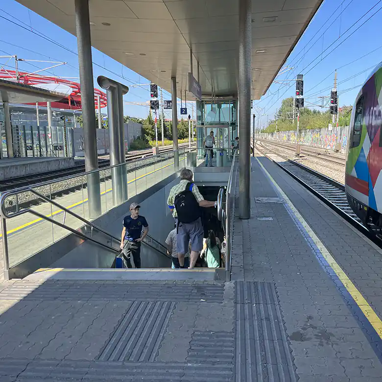 10 / 12: Bahnhof Salzburg Taxham / Europark (Stadion)
