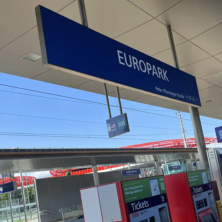 4 / 12: Bahnhof Salzburg Taxham / Europark (Stadion)