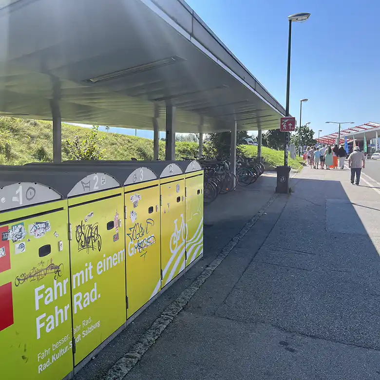 7 / 12: Bahnhof Salzburg Taxham / Europark (Stadion)