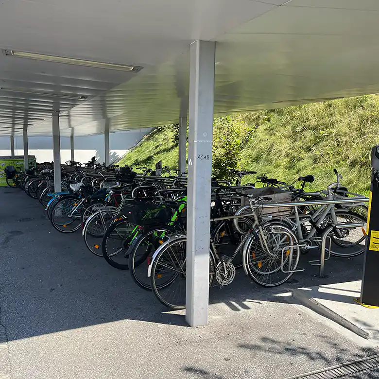 8 / 12: Bahnhof Salzburg Taxham / Europark (Stadion)