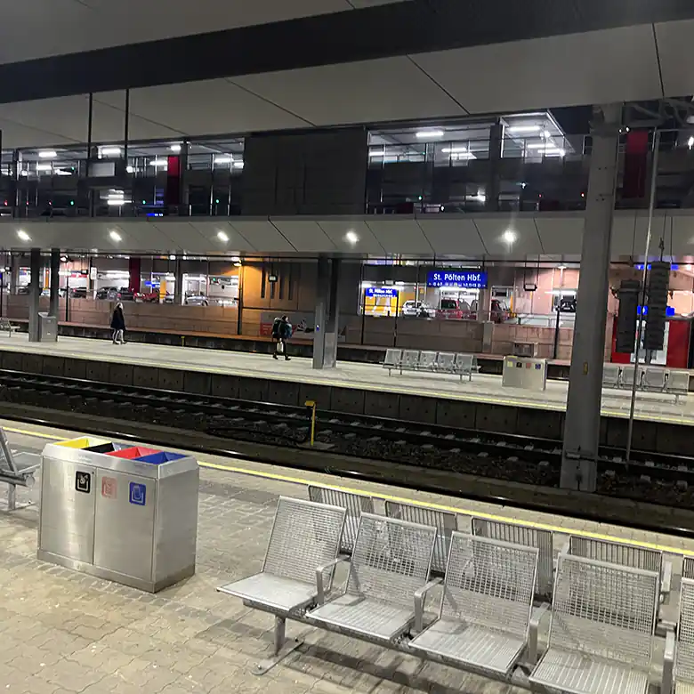 10 / 10: Fotos vom Hauptbahnhof St. Pölten (Niederösterreich)