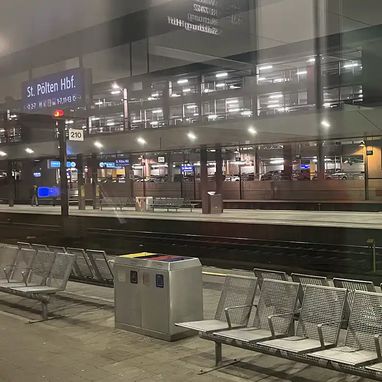 6 / 10: Fotos vom Hauptbahnhof St. Pölten (Niederösterreich)