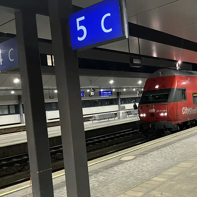 8 / 10: Fotos vom Hauptbahnhof St. Pölten (Niederösterreich)