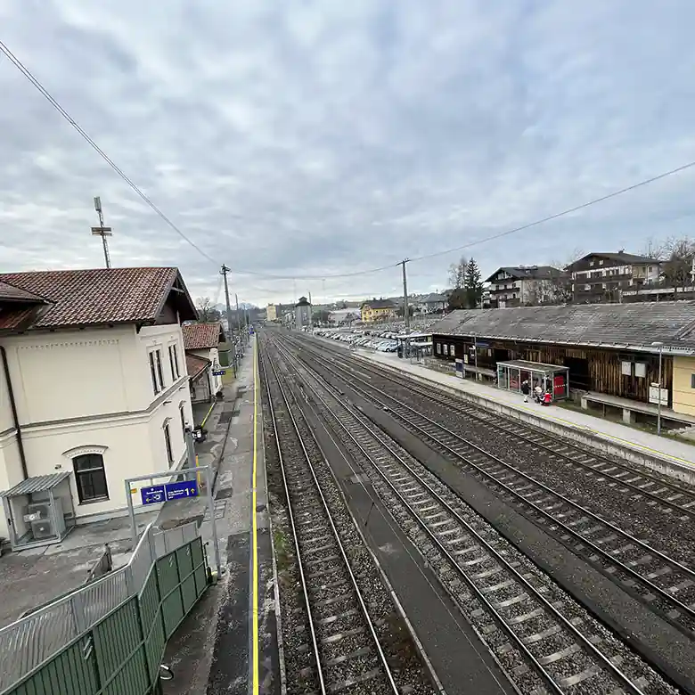 10 / 12: Fotos vom Bahnhof Seekirchen am Wallersee
