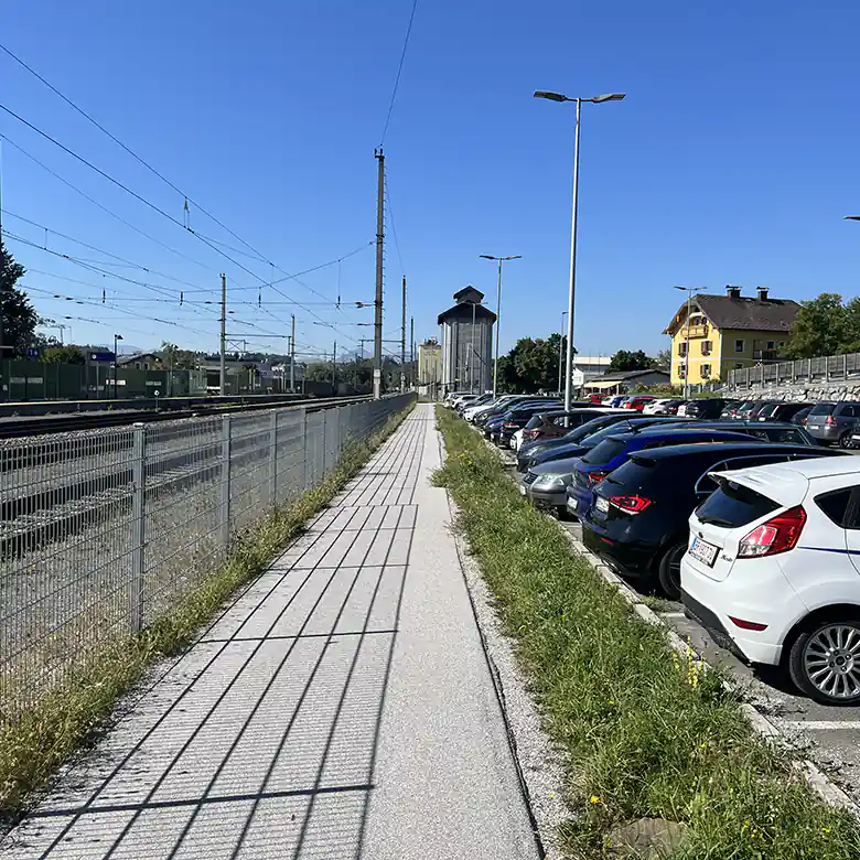 12 / 12: Fotos vom Bahnhof Seekirchen am Wallersee