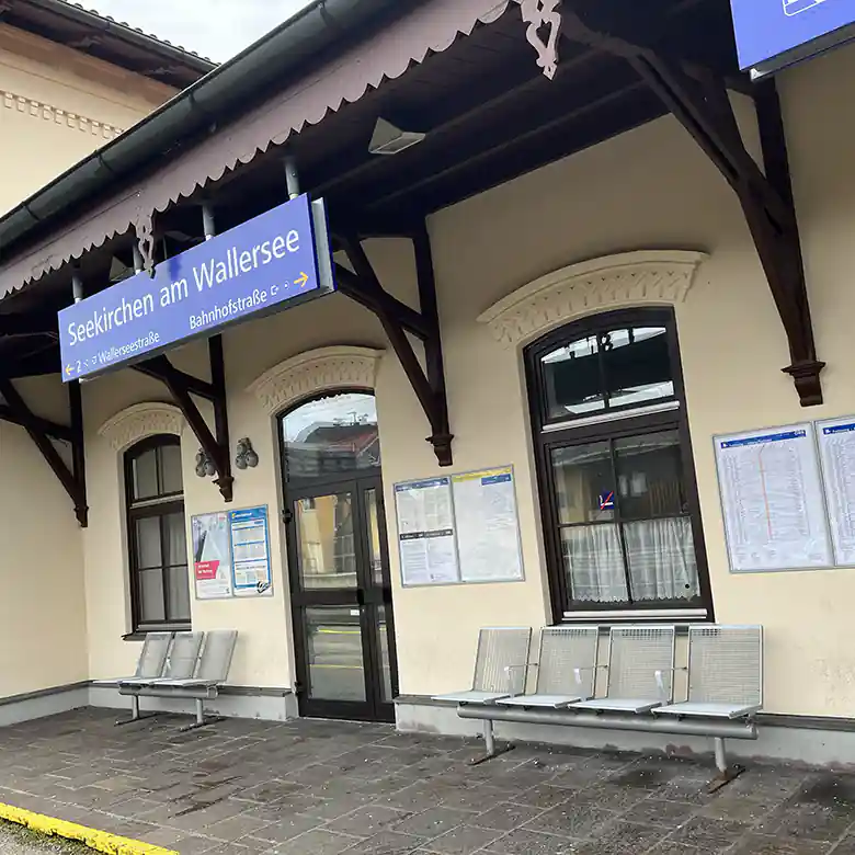 6 / 12: Fotos vom Bahnhof Seekirchen am Wallersee
