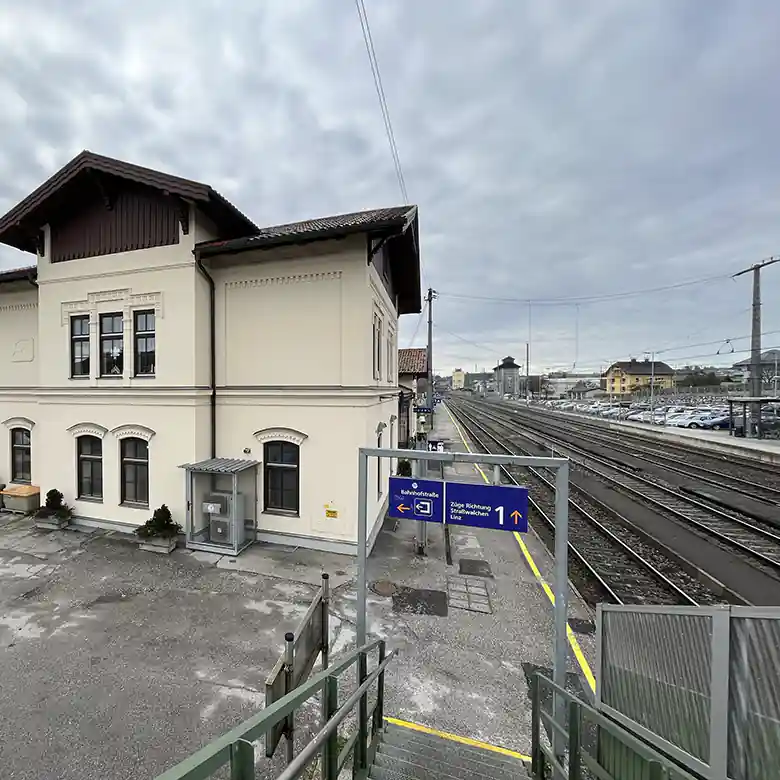 7 / 12: Fotos vom Bahnhof Seekirchen am Wallersee