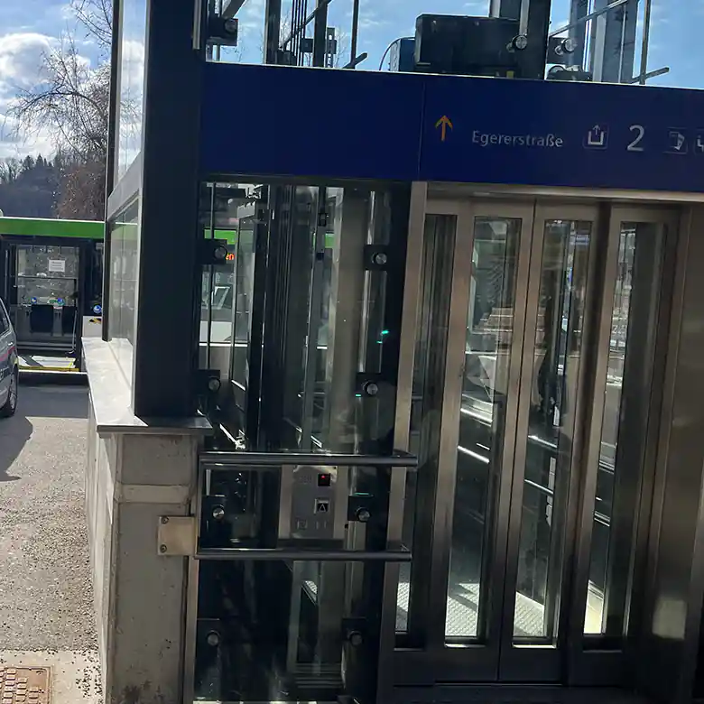 11 / 15: Bahnhof Tullnerbach-Pressbaum (Niederösterreich)