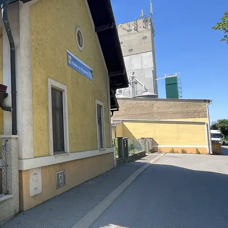 5 / 13: Bahnhof Wallern im Burgenland (Seewinkel)