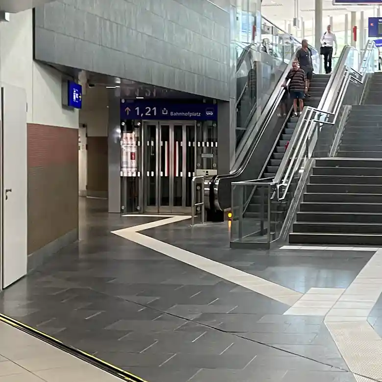 15 / 32: Wiener Neustadt Hauptbahnhof