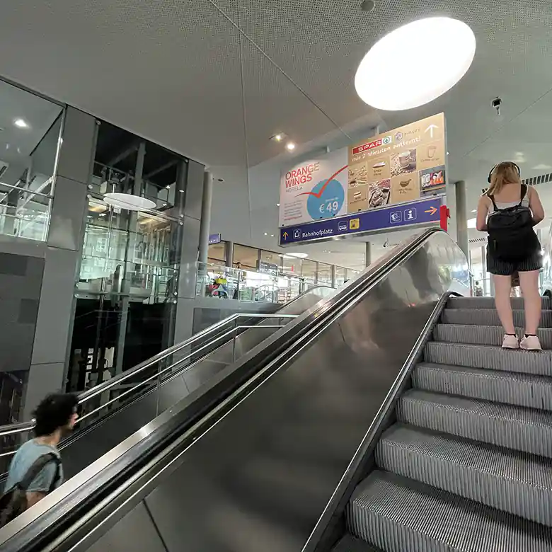 17 / 32: Wiener Neustadt Hauptbahnhof