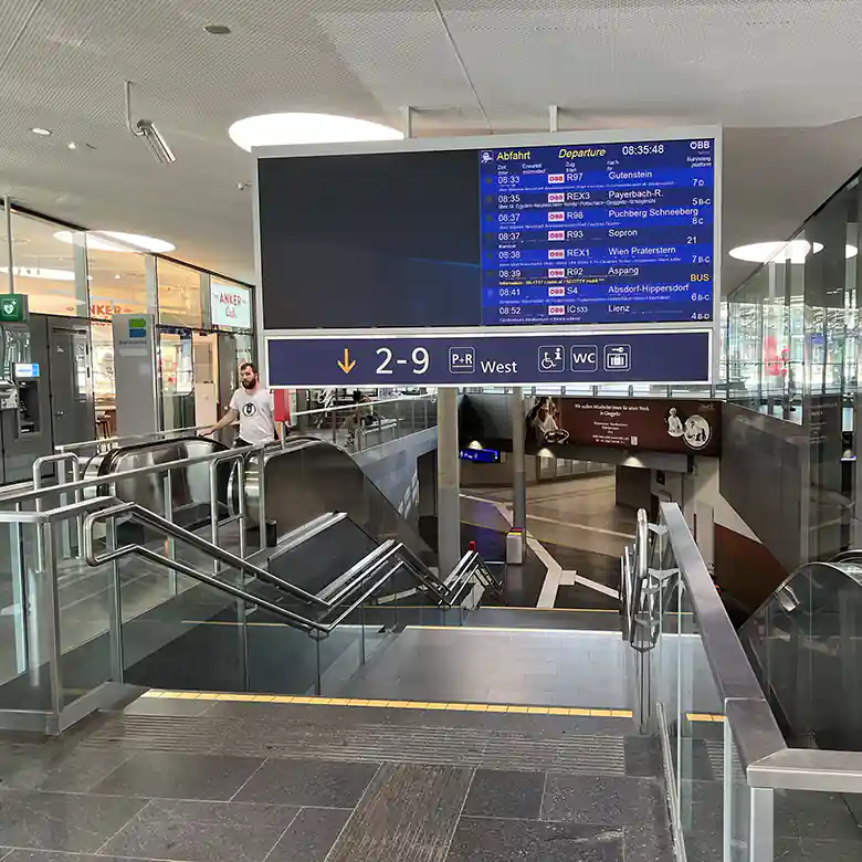 28 / 32: Wiener Neustadt Hauptbahnhof