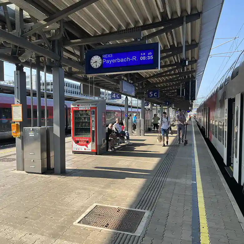 8 / 32: Wiener Neustadt Hauptbahnhof