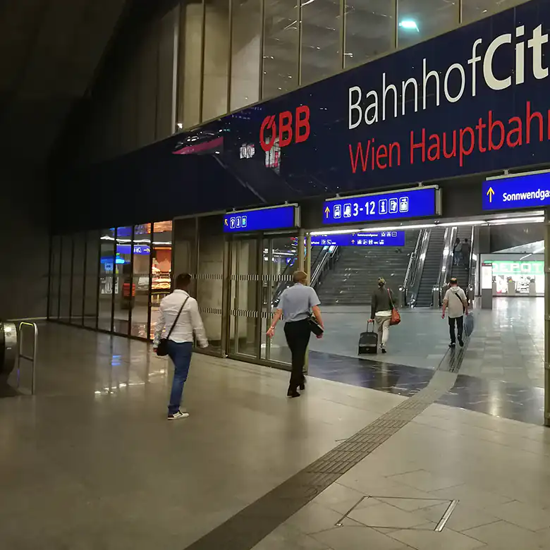 1 / 18: Bilder vom Hbf Wien und der BahnhofCity Wien Hauptbahnhof