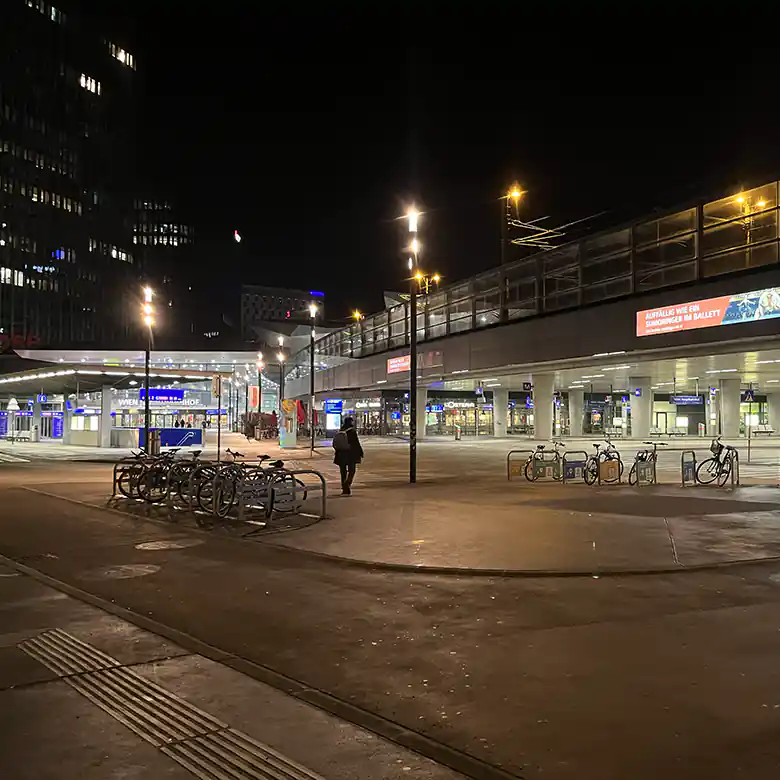 15 / 18: Bilder vom Hbf Wien und der BahnhofCity Wien Hauptbahnhof