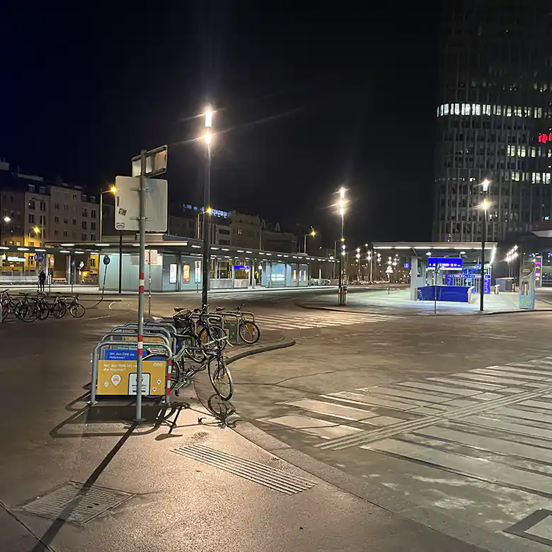 16 / 18: Bilder vom Hbf Wien und der BahnhofCity Wien Hauptbahnhof