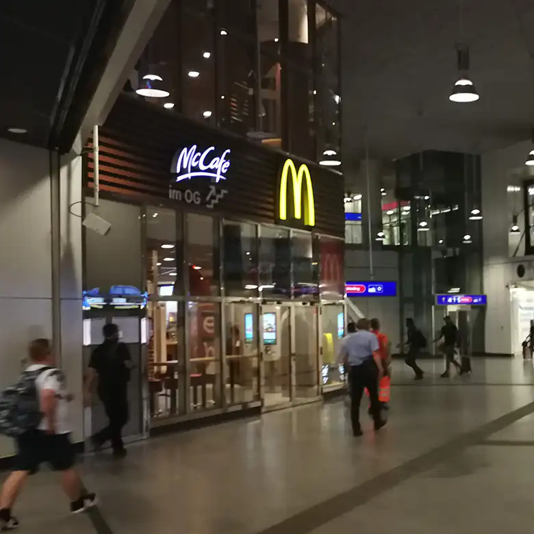 3 / 18: Bilder vom Hbf Wien und der BahnhofCity Wien Hauptbahnhof