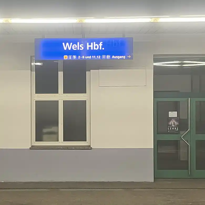8 / 9: Fotos vom Hauptbahnhof Wels (Oberösterreich)