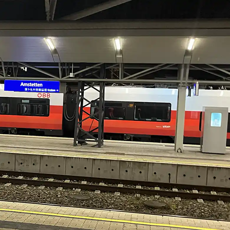 Fotos vom Bahnhof in Amstetten (Niederösterreich) © R. Vidmar