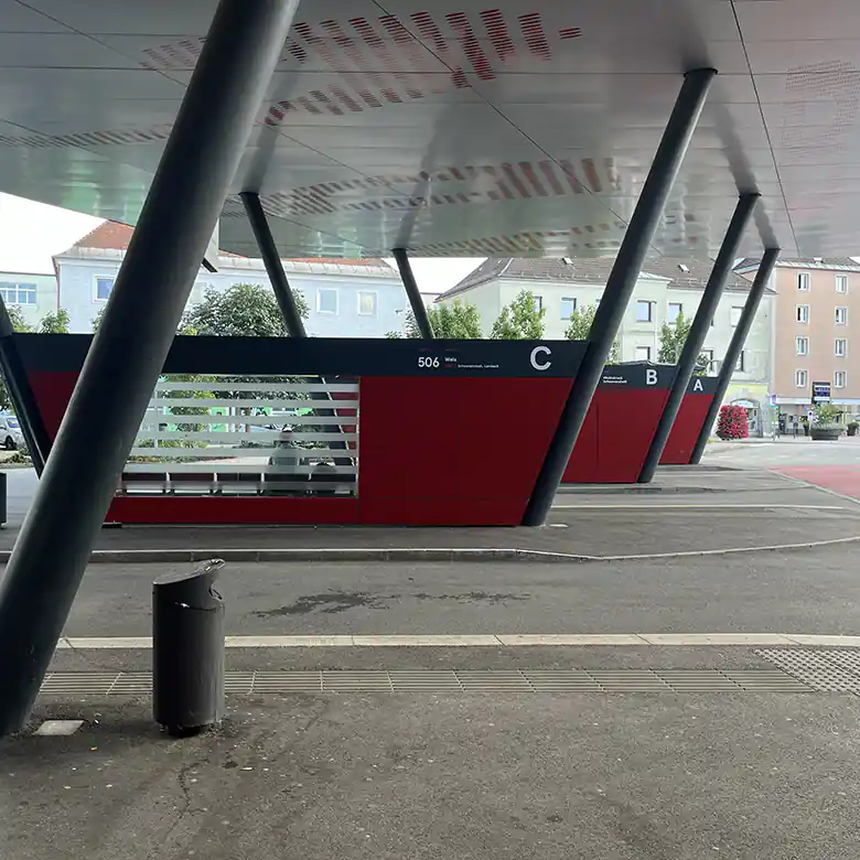 Busbahnhof in Attnang-Puchheim (Oberösterreich) © R. Vidmar