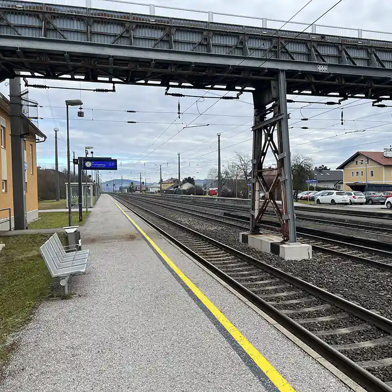 Fotos vom Bahnhof Seekirchen am Wallersee © R. Vidmar
