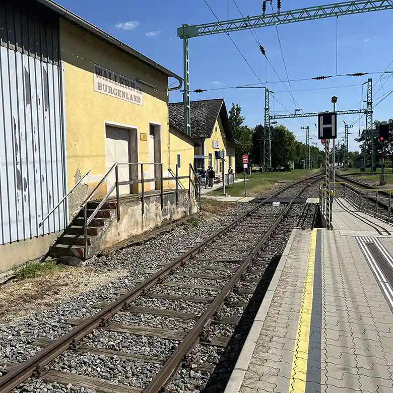 Bahnhof Wallern im Burgenland (Seewinkel) © R. Vidmar