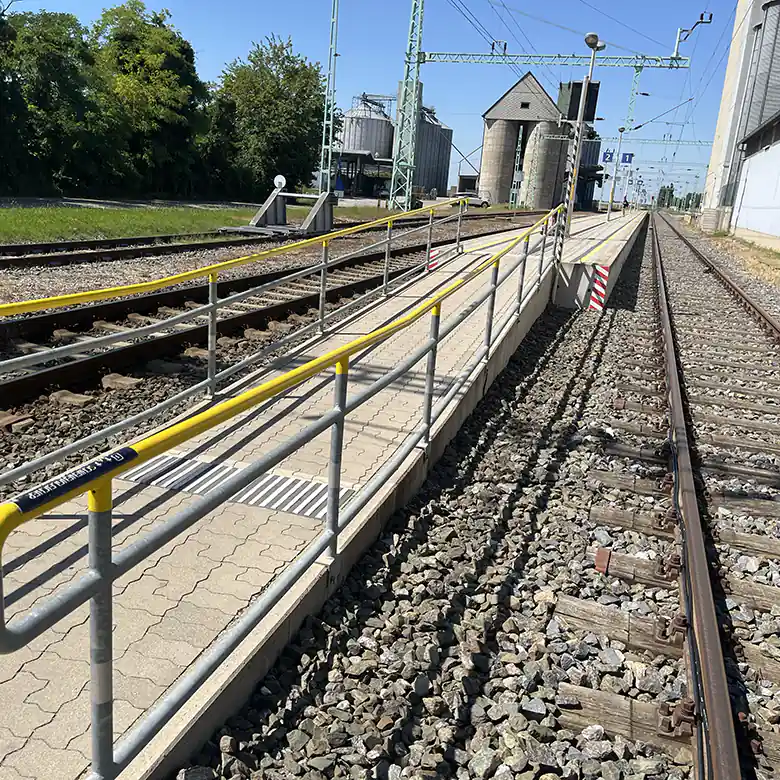 Bahnhof Wallern im Burgenland (Seewinkel) © R. Vidmar